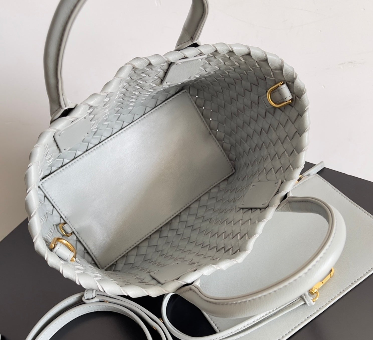 S1955 BV CABAT leather tote bag