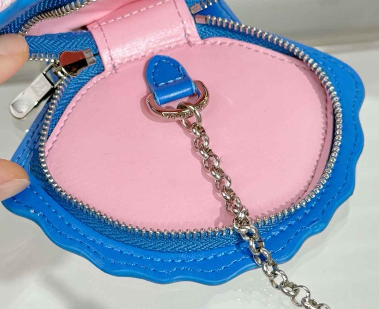 S1816 L seashell charm